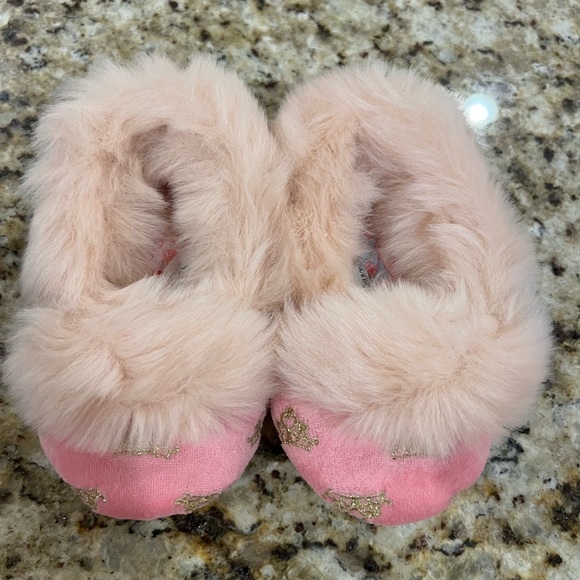 Worn once! Disney Princess pink and fur slippers in size 7/8 - Picture 1 of 3